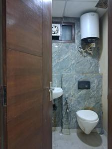 Common Bathroom Image of 1550 Sq.ft 3 BHK Apartment / Flat for rent in Sector 49 Noida for Rs. 30000
