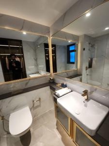 Bathroom Image of 2700 Sq.ft 3.5 BHK Builder Floor for sale in Smartworld One DXP, Sector 113 Gurgaon for Rs. 52600000
