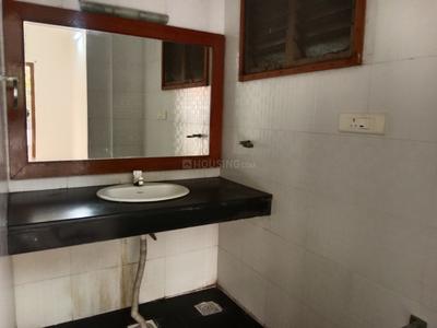 Bathroom Image of 1500 Sq.ft 3 BHK Apartment / Flat for rent in Gandhipuram Coimbatore for Rs. 32000