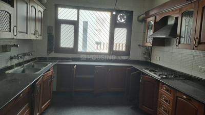 Kitchen Image of 5000 Sq.ft 4 BHK Builder Floor for rent in Maharani Bagh New Delhi for Rs. 250000
