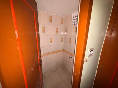 Bathroom Image of 900 Sq.ft 1 BHK Independent House for rent in Udhna Surat for Rs. 9000