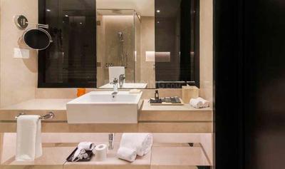 Bathroom Image of 3360 Sq.ft 4 BHK Apartment / Flat for sale in Bay View, Andheri West Mumbai for Rs. 150000000