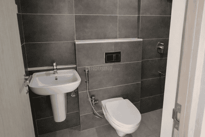 Bathroom Image of 800 Sq.ft 2 BHK Apartment / Flat for sale in Rustomjee Erika, Bandra East Mumbai for Rs. 33000000