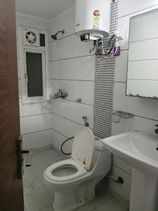 Bathroom Image of 1050 Sq.ft 2.5 BHK Apartment / Flat for sale in Amrapali Silicon City, Sector 76 Noida for Rs. 12100000
