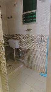 Bathroom Image of 1300 Sq.ft 3 BHK Apartment / Flat for rent in Gola Road Patna for Rs. 14000