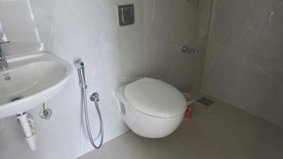 Bathroom Image of 518 Sq.ft 1 BHK Apartment / Flat for rent in Swastik Platinum, Vikhroli East Mumbai for Rs. 48000