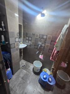 Bathroom Image of 650 Sq.ft 1 BHK Builder Floor for rent in Old Double Storey, Lajpat Nagar New Delhi for Rs. 30000
