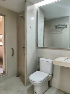 Common Bathroom Image of 1250 Sq.ft 2.5 BHK Apartment / Flat for sale in Hiranandani Rodas Enclave Eva, Hiranandani Estate Thane for Rs. 29000000