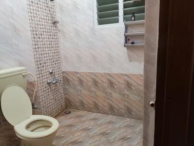 Bathroom Image of 1100 Sq.ft 2 BHK Builder Floor for rent in Indira Nagar Bengaluru for Rs. 65000