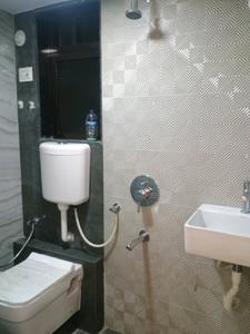 Common Bathroom Image of 905 Sq.ft 2 BHK Apartment / Flat for rent in Kalyan East Kalyan for Rs. 15000