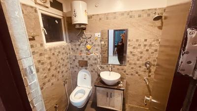 Bathroom Image of 1800 Sq.ft 3.5 BHK Apartment / Flat for rent in Arsha Sumangalam, Vrindavan Yojana Lucknow for Rs. 45000
