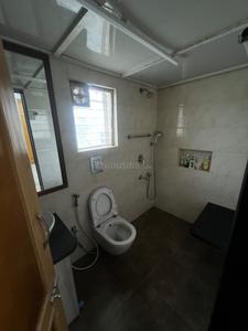 Bathroom Image of 560 Sq.ft 1 BHK Apartment / Flat for rent in Cumballa Hill Mumbai for Rs. 105000