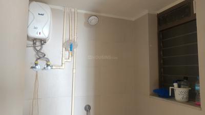 Bathroom Image of 639 Sq.ft 1 BHK Apartment / Flat for rent in Lodha Vista, Lower Parel Mumbai for Rs. 55000