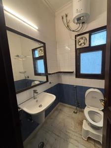 Bathroom Image of 500 Sq.ft 1 BHK Independent House for rent in Lajpat Nagar New Delhi for Rs. 25000