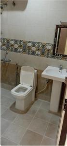 Bathroom Image of 1700 Sq.ft 3 BHK Apartment / Flat for rent in Cox Town Bengaluru for Rs. 56000