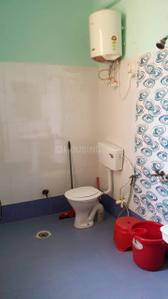 Bathroom Image of 800 Sq.ft 1 RK Apartment / Flat for rent in Sector 52 Noida for Rs. 12000