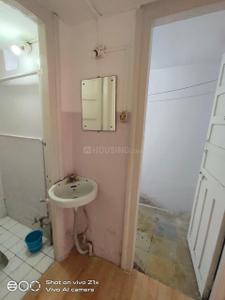 Bathroom Image of 450 Sq.ft 1 RK Apartment / Flat for rent in Mathura Apartments, Kothrud Pune for Rs. 16000