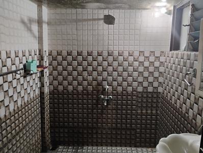 Bathroom Image of 650 Sq.ft 1 BHK Apartment / Flat for rent in Khatiwala Tank Indore for Rs. 15000