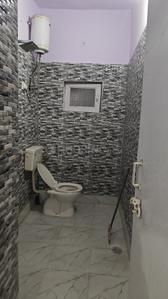 Bathroom Image of 800 Sq.ft 1 RK Independent House for rent in Paschim Vihar New Delhi for Rs. 18500