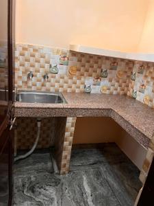 Kitchen Image of 646 Sq.ft 2 BHK Builder Floor for rent in Gulistanpur Greater Noida for Rs. 15000