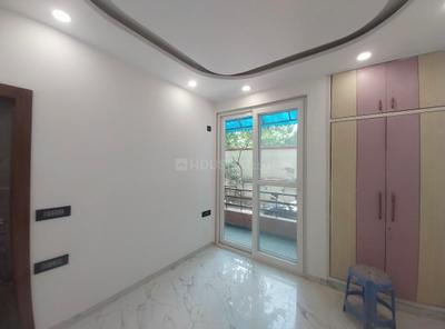 Bedroom Image of 1600 Sq.ft 2 BHK Apartment / Flat for rent in Aashirwad Apartment, Matiala New Delhi for Rs. 42000