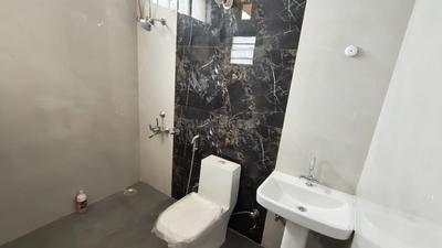 Bathroom Image of 1000 Sq.ft 2 BHK Builder Floor for rent in Jogiwala Dehradun for Rs. 15000