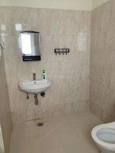 Bathroom Image of 1450 Sq.ft 3 BHK Apartment / Flat for rent in Paarth Aadyant, Ahmamau Lucknow for Rs. 22000