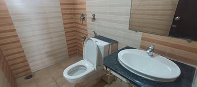 Bathroom Image of 1500 Sq.ft 3 BHK Apartment / Flat for rent in Edayarpalayam Coimbatore for Rs. 27000