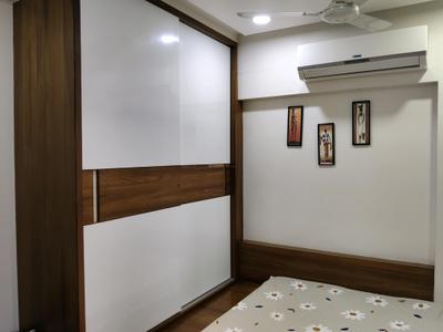 Bedroom Image of 1850 Sq.ft 3 BHK Apartment / Flat for rent in Sola Ahmedabad for Rs. 60000