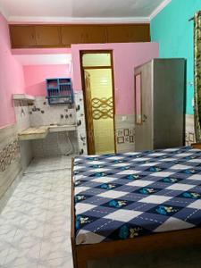 Bedroom Image of 350 Sq.ft 1 RK Studio for rent in Varun Enclave, Sector 28 Noida for Rs. 13525
