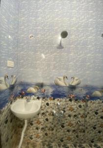 Bathroom Image of 750 Sq.ft 2 BHK Independent House for rent in Mogappair East Chennai for Rs. 22000