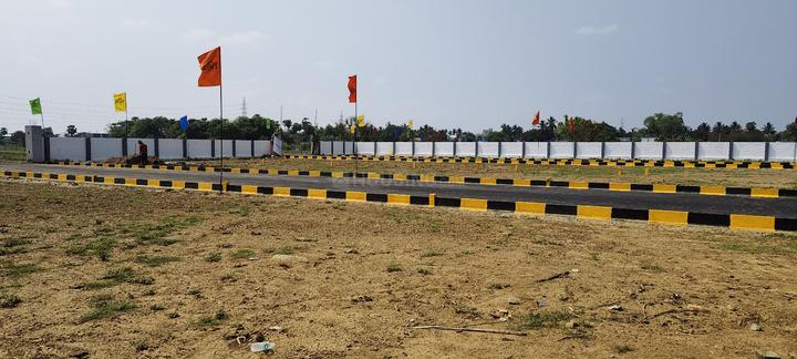 golden square Main Image 1