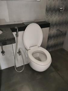 Common Bathroom Image of 650 Sq.ft 1.5 BHK Apartment / Flat for sale in Kalpataru Elitus, Mulund West Mumbai for Rs. 14400000