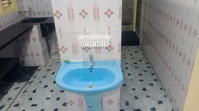 Bathroom Image of 1200 Sq.ft 2 BHK Builder Floor for rent in Malleswaram Bengaluru for Rs. 25000