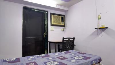 Bedroom Image of 618 Sq.ft 1 BHK Builder Floor for rent in Patel Nagar New Delhi for Rs. 20008