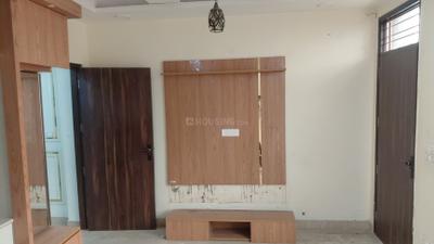 Bedroom Image of 1000 Sq.ft 2 BHK Builder Floor for sale in Ramesh Nagar New Delhi for Rs. 13000000
