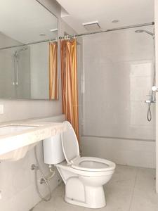 Common Bathroom Image of 950 Sq.ft 2 BHK Apartment / Flat for rent in Hiranandani Astra, Hiranandani Estate Thane for Rs. 52000