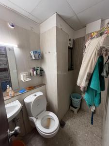 Bathroom Image of 601 Sq.ft 2 BHK Apartment / Flat for rent in Sushrut Saujanya, Amraiwadi Ahmedabad for Rs. 20000