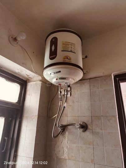 VIP Road Zirakpur, Lohgarh Bathroom 1