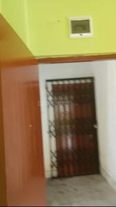 Bedroom Image of 750 Sq.ft 2 BHK Apartment / Flat for rent in Tollygunge Kolkata for Rs. 15000