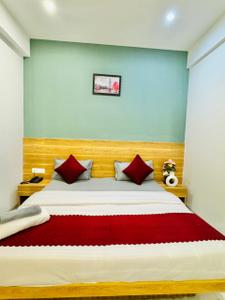 Bedroom Image of 2100 Sq.ft 3 BHK Apartment / Flat for sale in Madhur Jivan Apartment, Sector 10 Dwarka New Delhi for Rs. 28500000