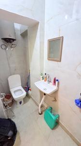 Bathroom Image of 398 Sq.ft 1 BHK Apartment / Flat for rent in Vaishali Ghaziabad for Rs. 27000