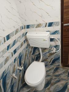 Bathroom Image of Pure Veg Female Roommate Needed ₹3500 in Eldeco II, Lucknow