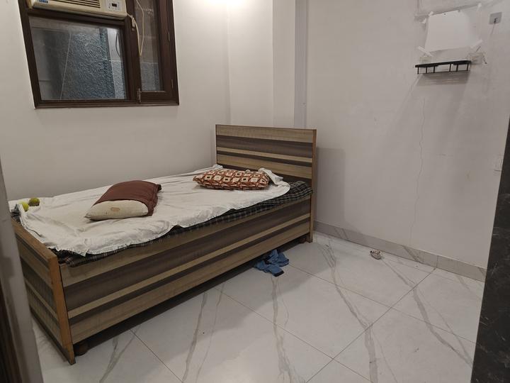 Poorvi Shalimar Bagh, Shalimar Bagh Bedroom 1