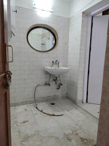 Common Bathroom Two Image of 2200 Sq.ft 3 BHK Apartment / Flat for rent in DDA Flats Vasant Kunj, Vasant Kunj New Delhi for Rs. 79000