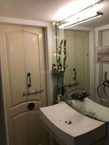 Bathroom Image of 850 Sq.ft 2 BHK Apartment / Flat for rent in Raheja Complex, Andheri West Mumbai for Rs. 95000