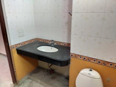 Bathroom Image of 800 Sq.ft 2 BHK Apartment / Flat for rent in Sahyog Apartments, Pitampura New Delhi for Rs. 22000