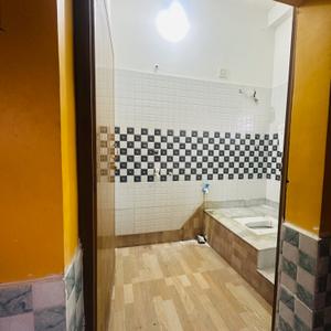 Bathroom Image of 1200 Sq.ft 2 BHK Independent House for rent in Barrackpore Kolkata for Rs. 12000