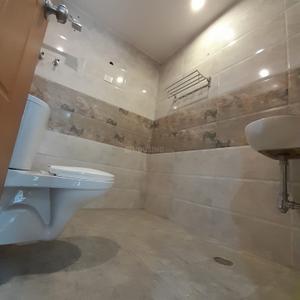 Bathroom Image of 1680 Sq.ft 3 BHK Builder Floor for rent in Big Block Builder Floor, Sector 46 Gurgaon for Rs. 45000