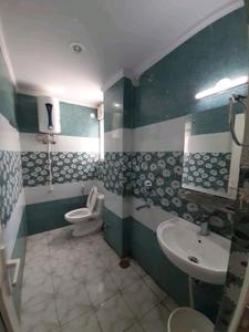 Bathroom Image of 550 Sq.ft 1 RK Apartment / Flat for rent in DLF Phase 3 Gurgaon for Rs. 20000